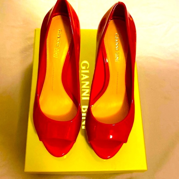 Gianni Bini Red Patent Leather Platform Stiletto Peep Toe Pumps New In Box 8M - Picture 2 of 13